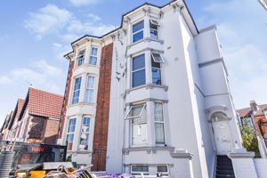 2 Kenilworth Road